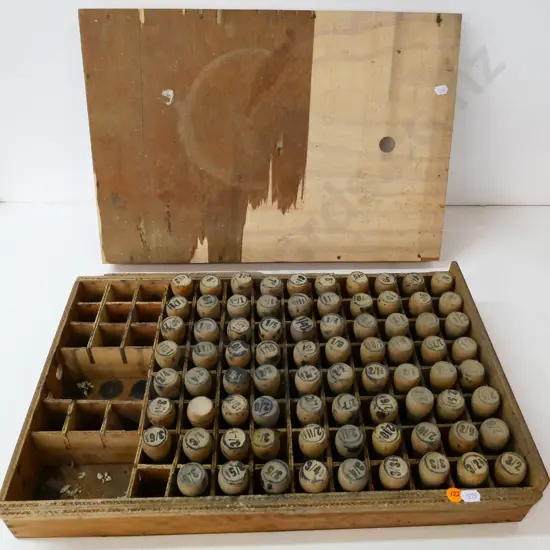 set of vintage rubber price stamps with wooden handles, some damage to wooden case H-80 W-480 D-310, stamps L-70