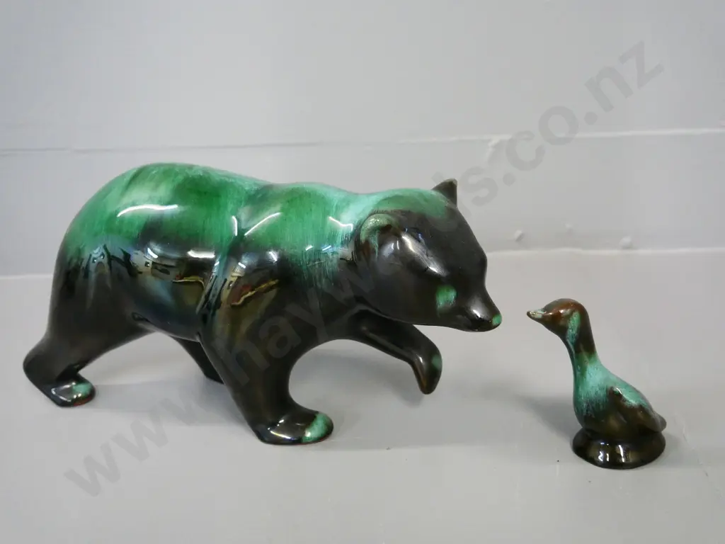 2 Blue Mountain pottery figures - bear H-150 W-300 and small duck Image 1++