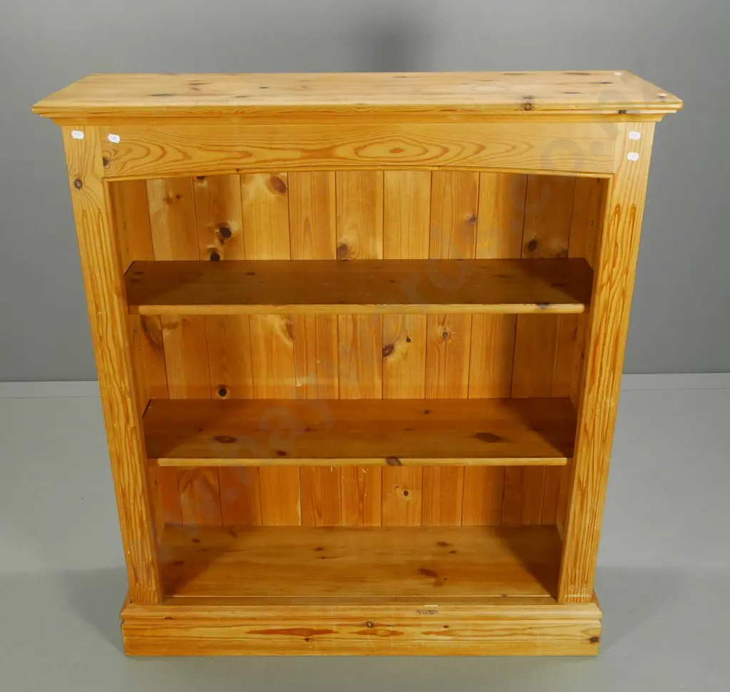 pine bookcase with 2 adjustable shelves H-1080 W-960 D-300 Image 1++
