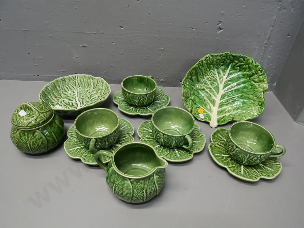 Portugeuse majolica green leaf ware: 4 cups & saucers, cream & sugar, 2 dishes, largest is D200 - chip to jug spout Image 1++
