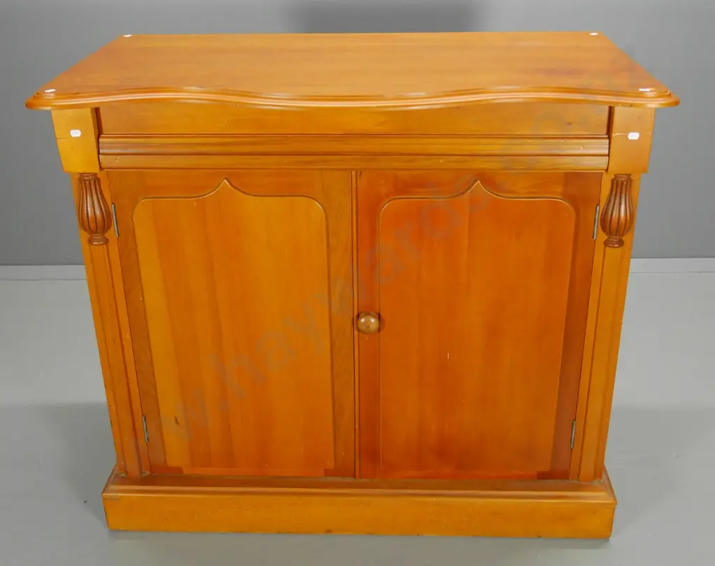 vintage kauri chiffonier with 2 doors and single drawer, carved pilasters H-960 W-1080 D-580 Image 1++