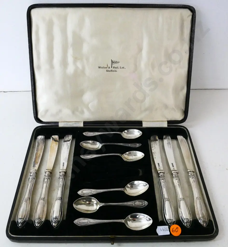 cased set of sterling silver teaspoons and dessert knives - missing sugar tongs Image 1++