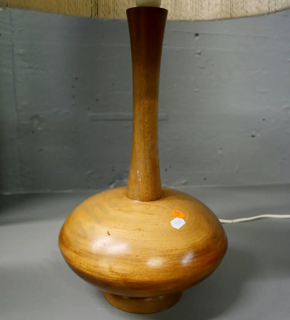 mid-century turned wood table lamp with wool and wire frame shade H-550 Image 1++