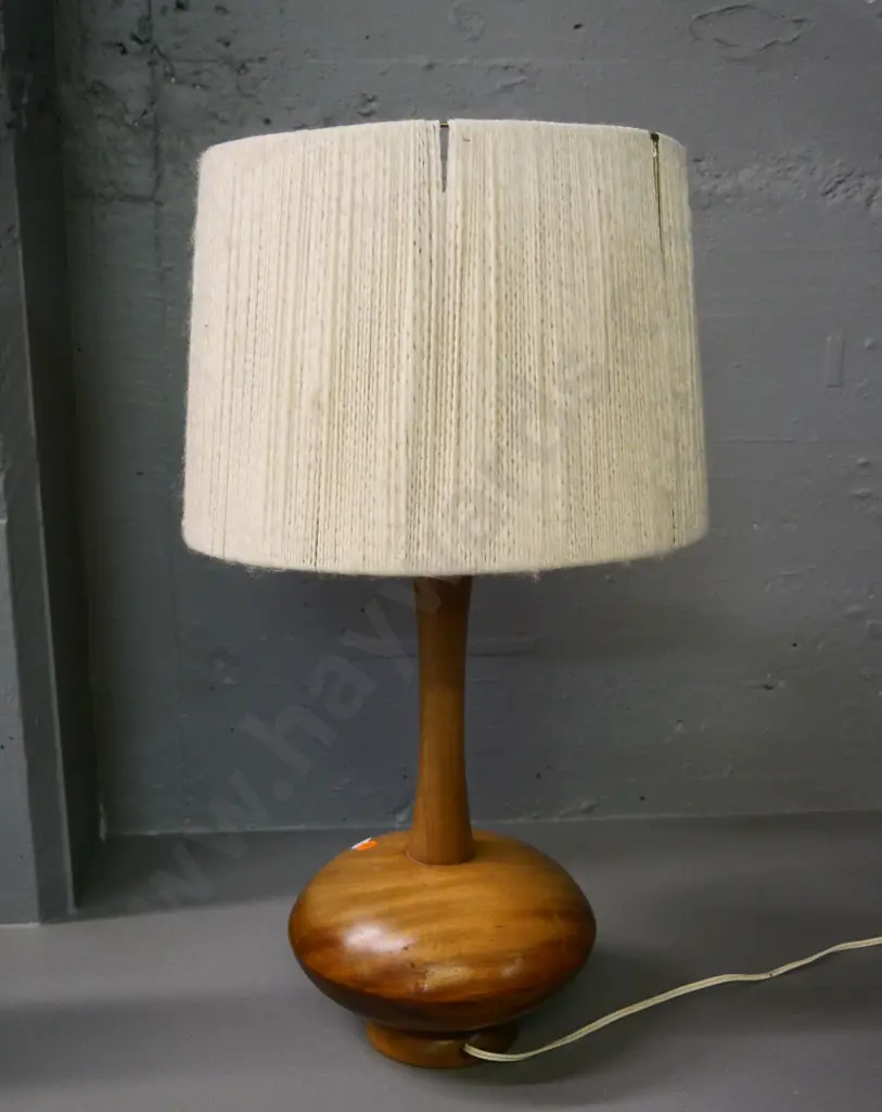 mid-century turned wood table lamp with wool and wire frame shade H-550 Image 1++