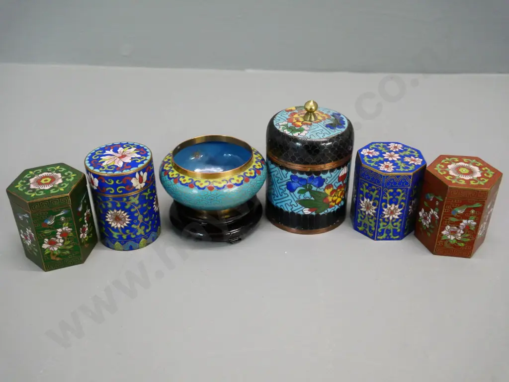 6 pieces of Chinese cloisonne - 5 lidded pots and a small bowl on wooden stand - some have maker's marks. Largest H-100 Image 1++