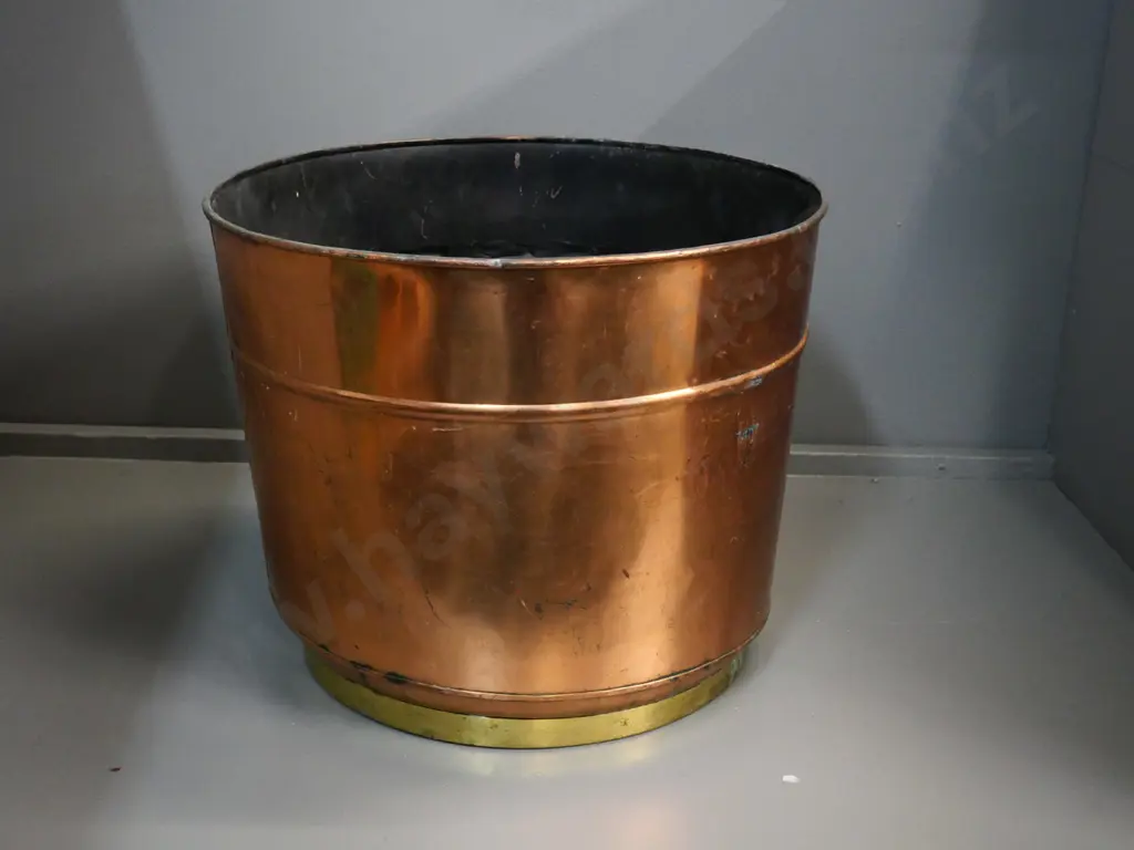 copper wood bin with brass band around base H-400 Diameter 490 at top Image 1++