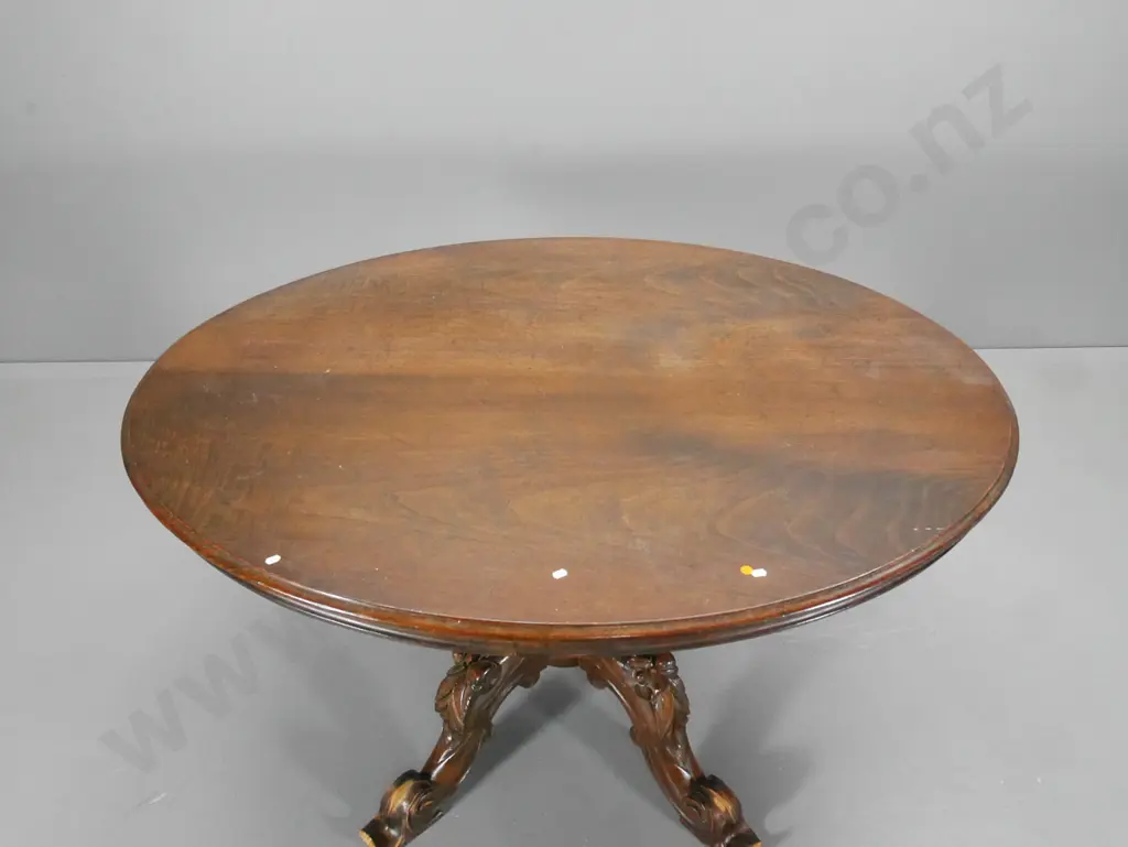 oval mahogany dining table with ornately carved pedestal base, damage esp. to feet H760 L1350 W1030 Image 1++