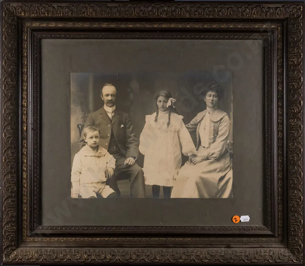 framed b&w photograph - family portrait - H-230 W-300 Image 1++