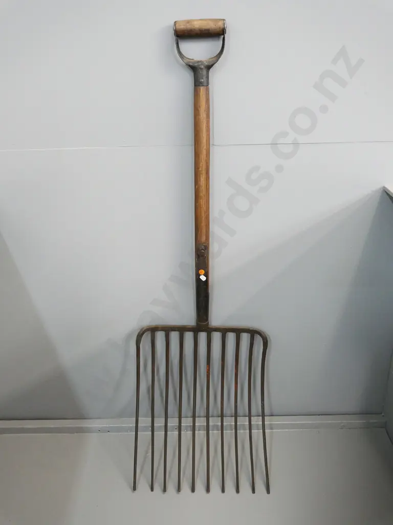 vintage hay rake with wood and metal handle L-1200 W-560 Image 1++
