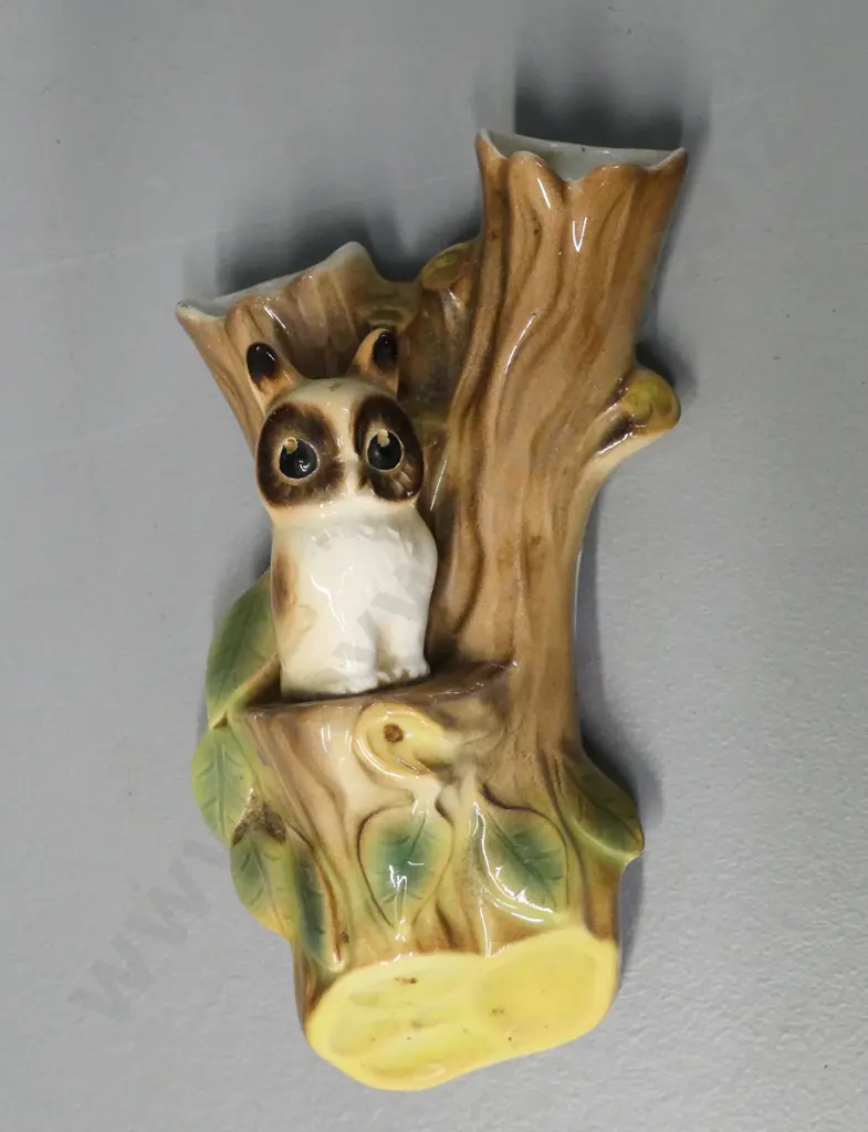 small Hornsea owl wall pocket stamped 582. H-160 Image 1++