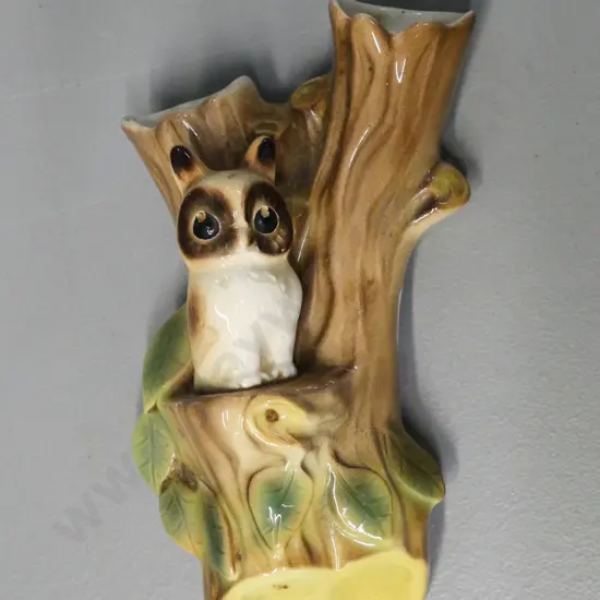 small Hornsea owl wall pocket stamped 582. H-160