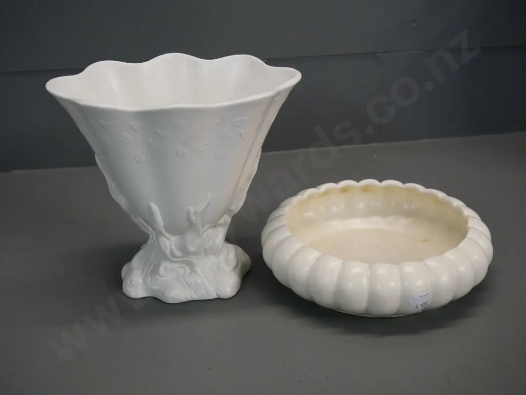 2 Crown Lynn cream glaze vases - fan-shaped vase No. 643 H-170 and small float bowl No 505 with crazing Image 1++