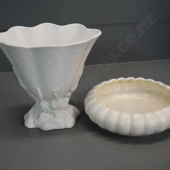 2 Crown Lynn cream glaze vases - fan-shaped vase No. 643 H-170 and small float bowl No 505 with crazing