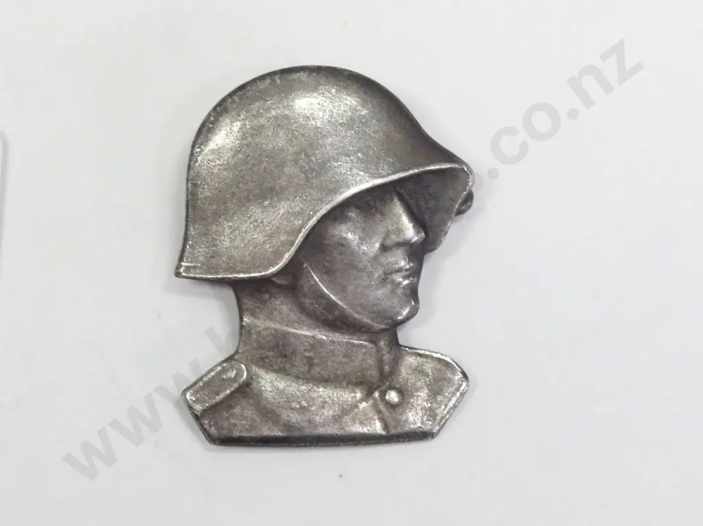 German sweetheart brooch in the form of a soldiers head - P Kramer Neuchatel Image 1++