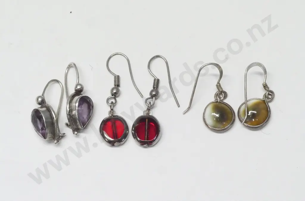 3 pairs of earrings Image 1++