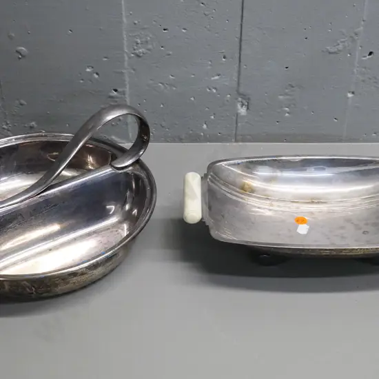 2 deco vintage plated serving dishes with 1943 inscriptions from NZ government war cabinet & external affairs