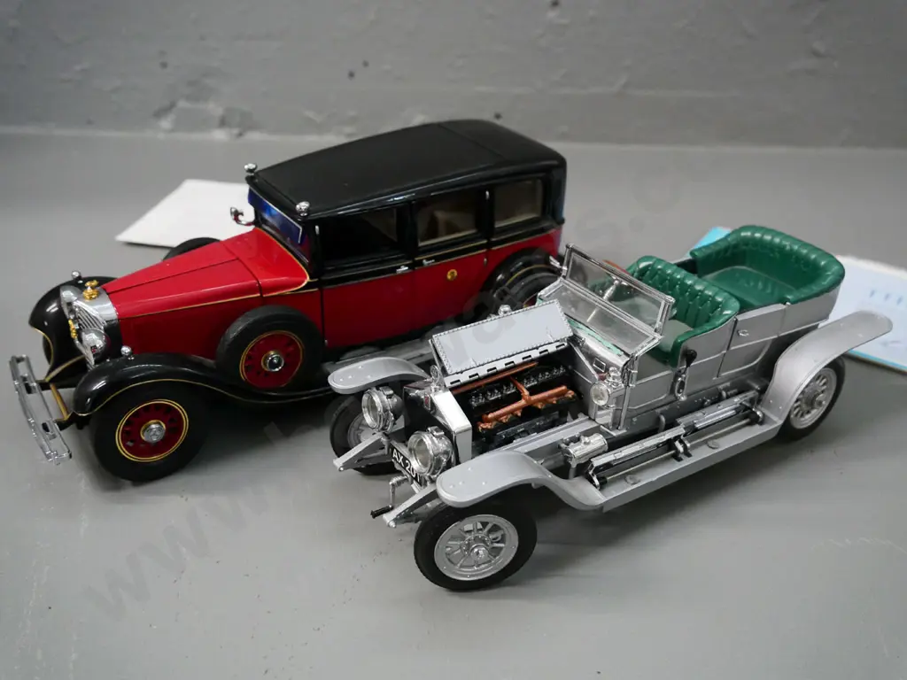 2 Franklin Mint 1:24 scale metal & plastic model cars: 1933 Mercedes Benz L-240 & 1907 Rolls Royce Silver Shadow Image 1++