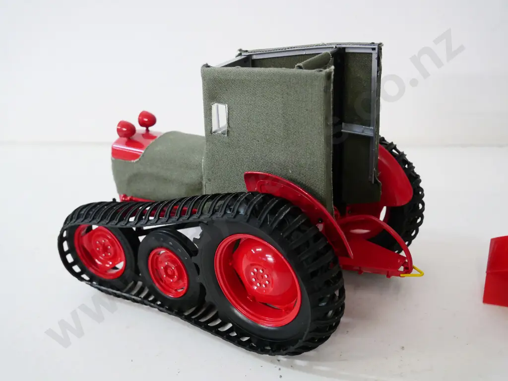 boxed Universal Hobbies die-cast model vehicle - 1:16 scale 1958 antarctic expedition Ferguson Tea-20 tractor Image 1++