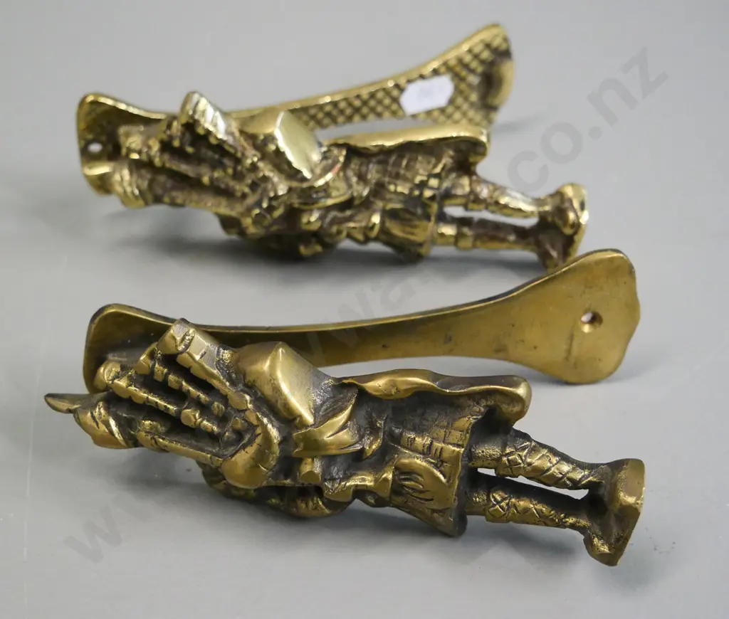 2 brass Scottish piper themed door knockers - each H-150 Image 1++