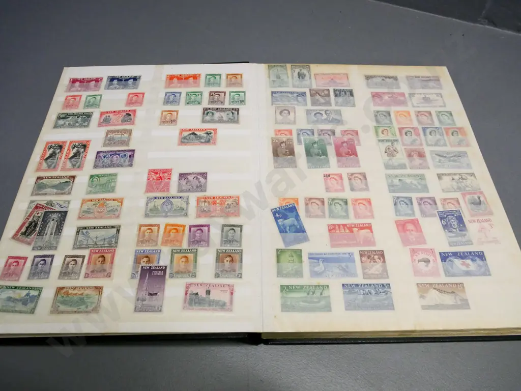 album of 20th century New Zealand stamps - Image 1++