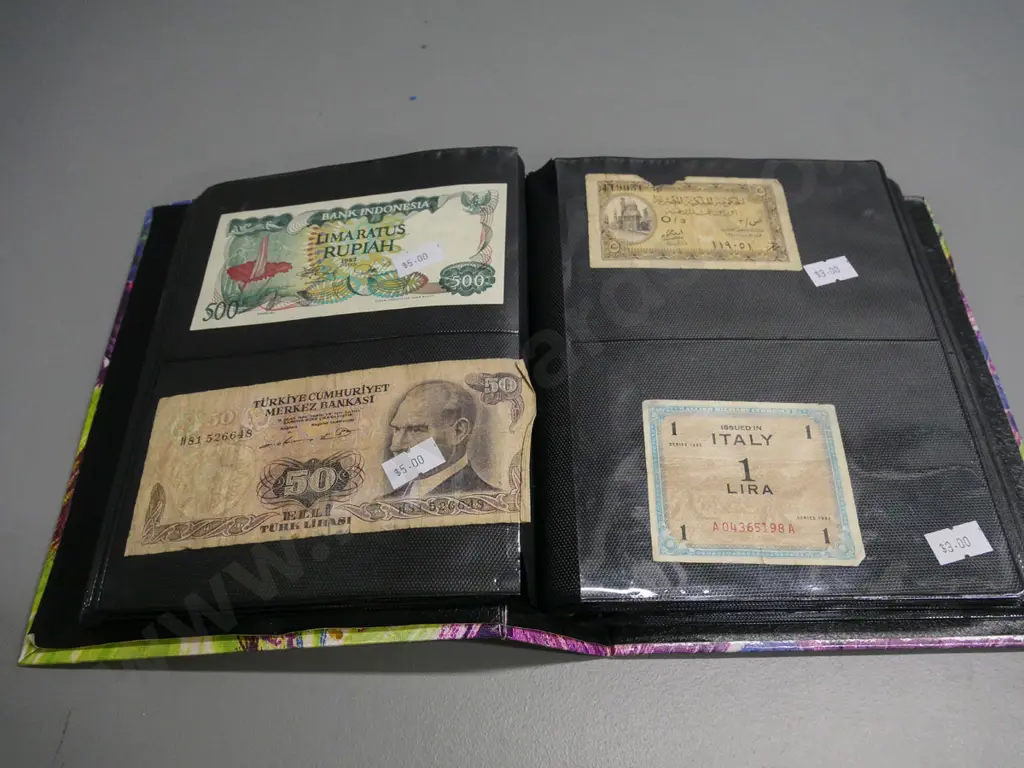 album of various foreign paper bank notes Image 1++