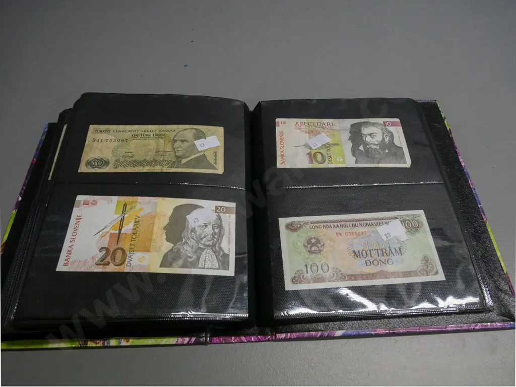 album of various foreign paper bank notes Image 1++