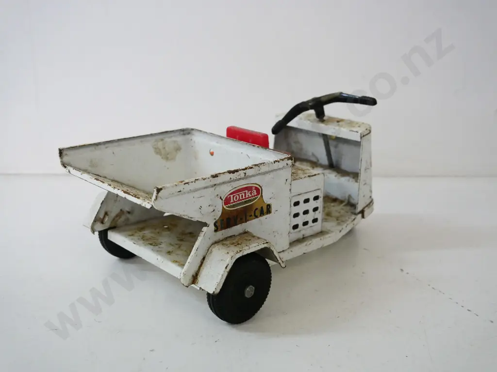 vintage Tonka 3-wheel Serv-i-car vehicle with tipping back - has corrosion and pitting L-240 Image 1++
