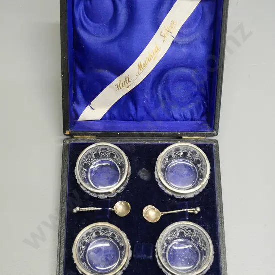 cased set of 4 sterling silver rimmed glass salt pots and 4 sterling silver spoons