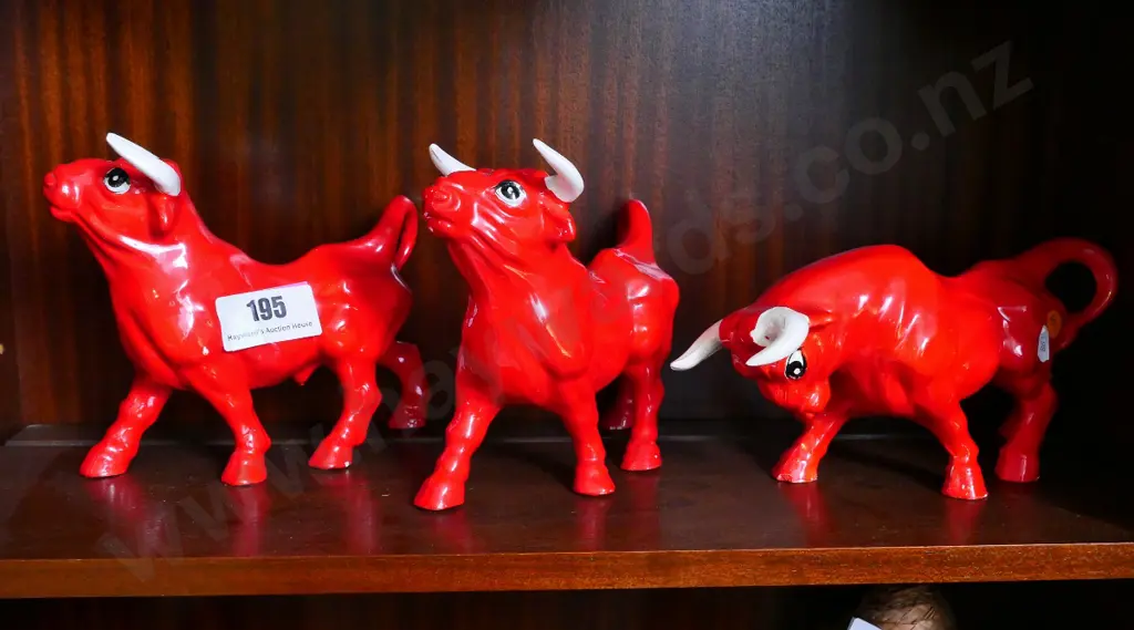 set of 3 mid-century Japanese porcelain red bull figurines - minor flecks and faults, approx H-170 L-200 Image 1++