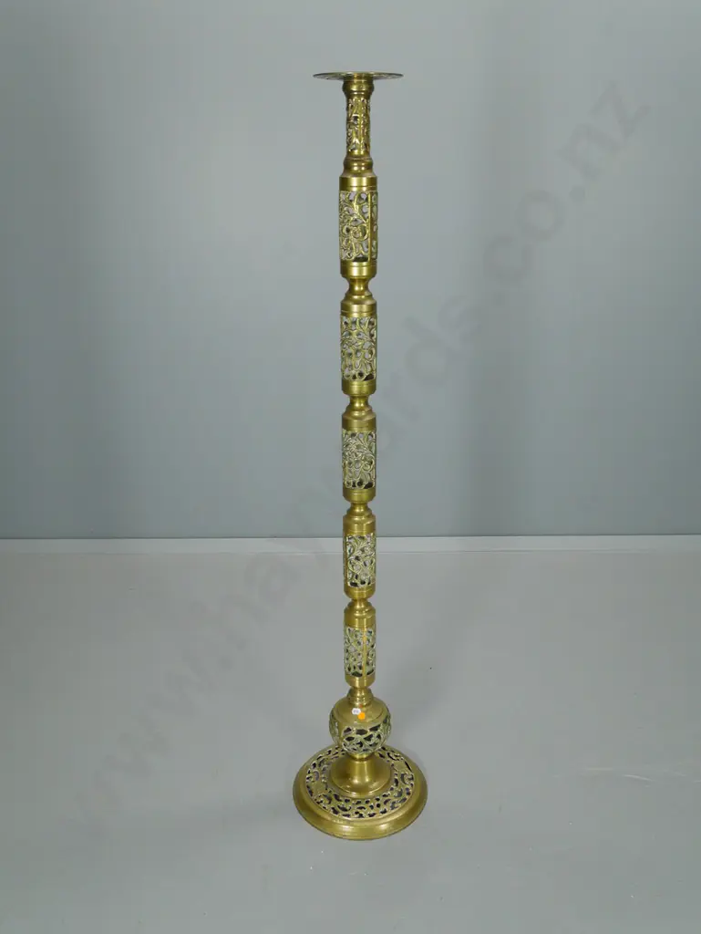 cast brass filigree standard lamp base - needs rewiring H1370 D300 at base Image 1++