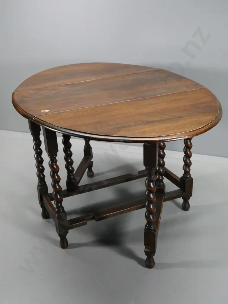 solid oak oval drop-side barley twist gate-leg table H720 W900 L-1320 open, L-450 closed Image 1++