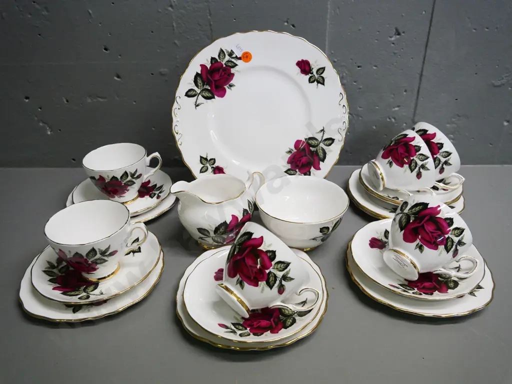 Colclough red rose pattern 21-piece tea set Image 1++