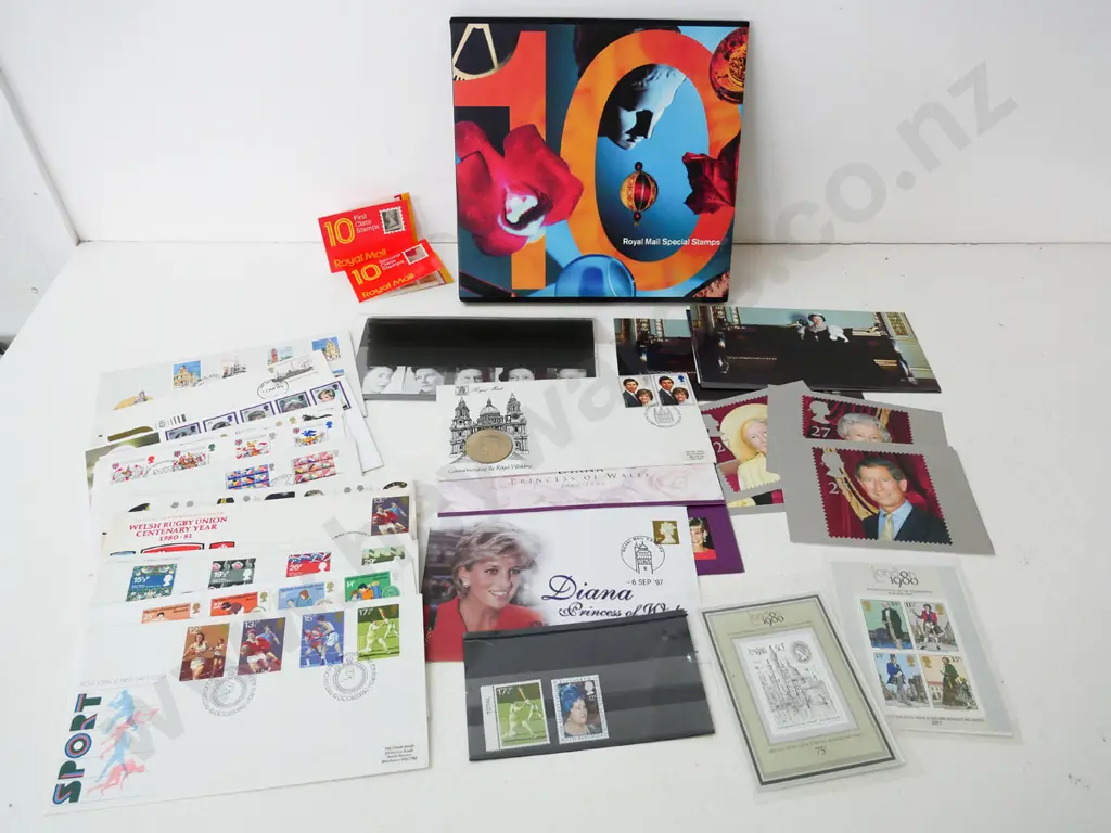 large selection of British commemorative stamps including slip-cased Royal Mail Special Stamps book and stamp set Image 1++