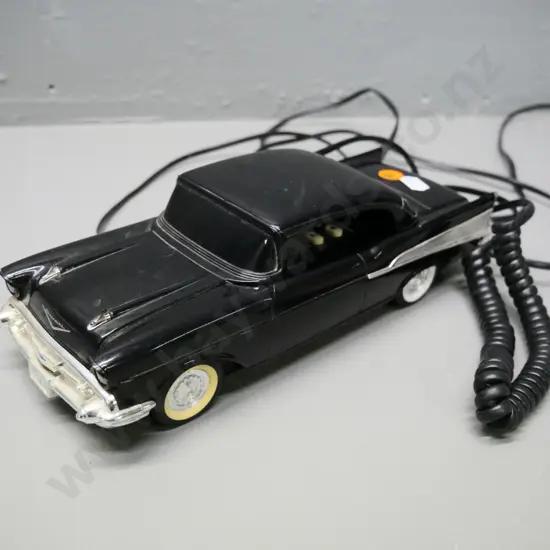 retro car-shaped '57 Chevy telephone