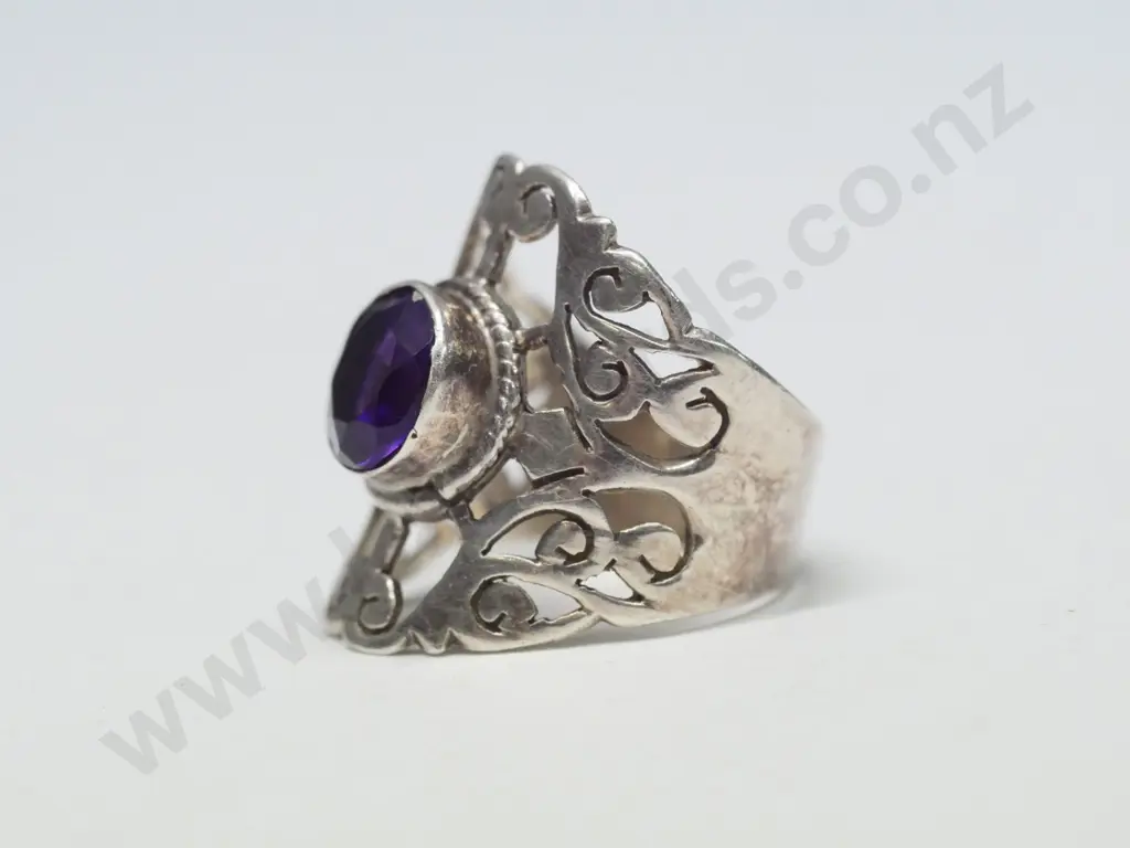 silver ring with amethyst stamped 925 Image 1++