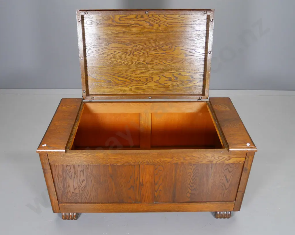 deco oak storage chest with hinged lid H520 W980 D500 Image 1++