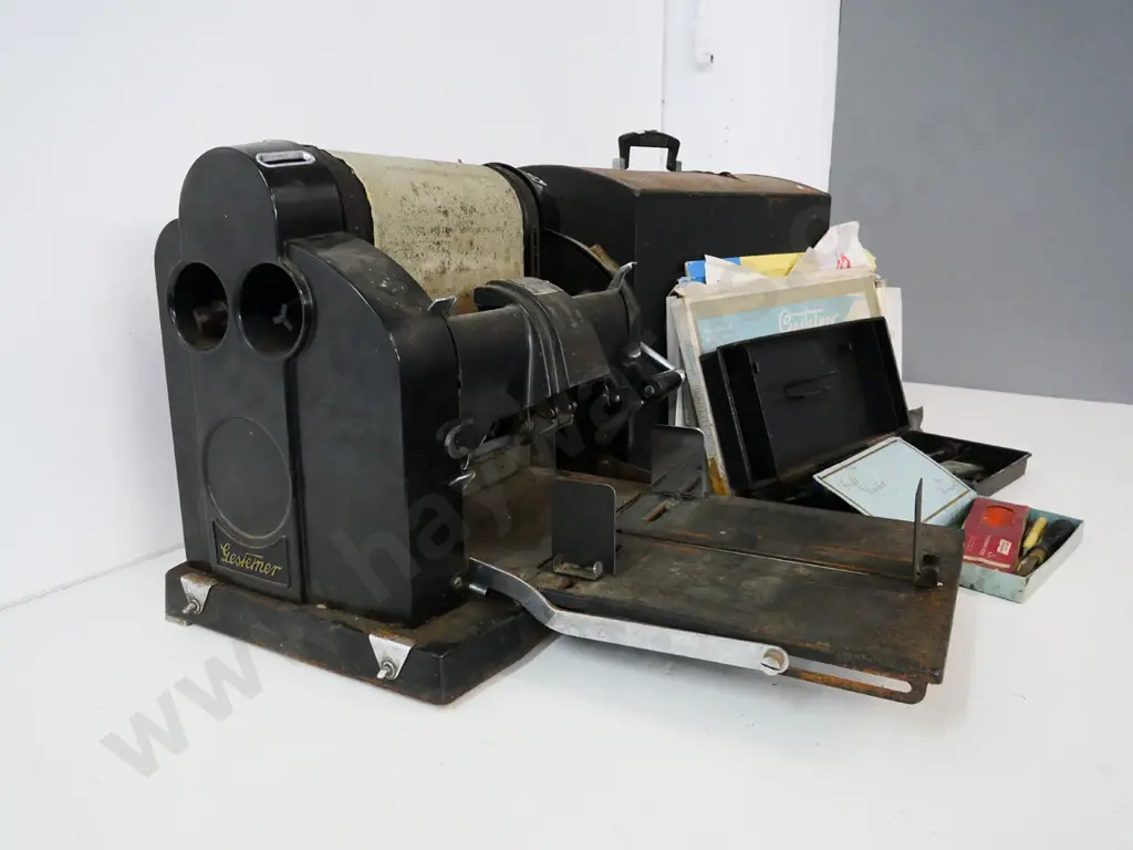vintage Gestetner machine with various parts, tools and instructions H-410 W-440 D-330 Image 1++
