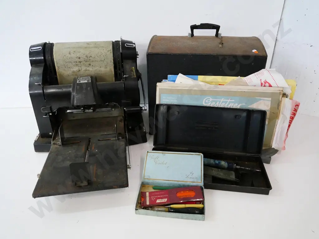 vintage Gestetner machine with various parts, tools and instructions H-410 W-440 D-330 Image 1++