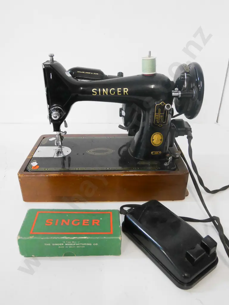Singer table top sewing machine Image 1++
