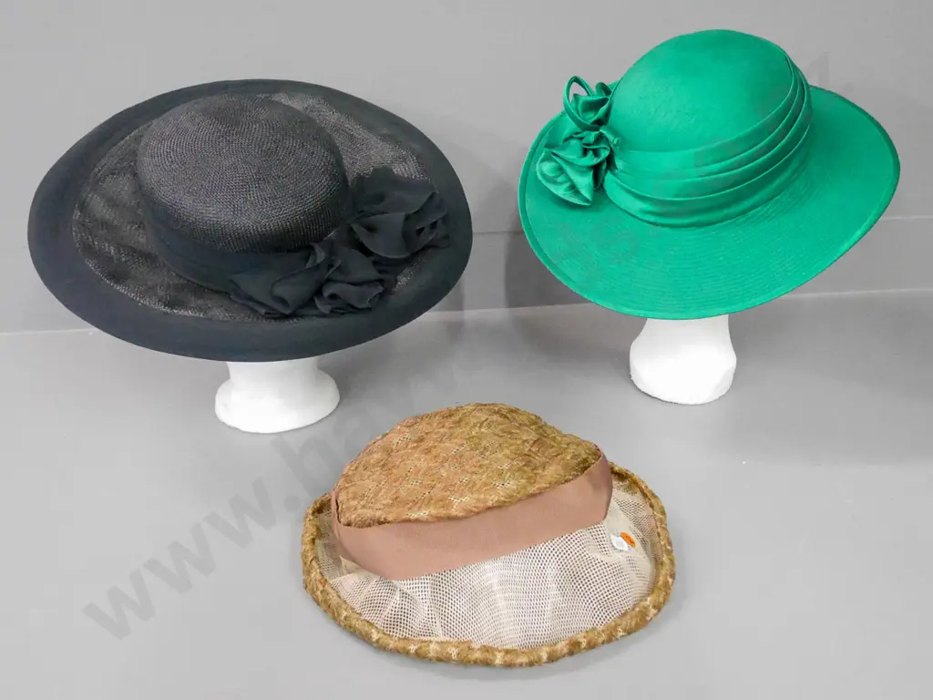 3x vintage ladies hats Image 1++