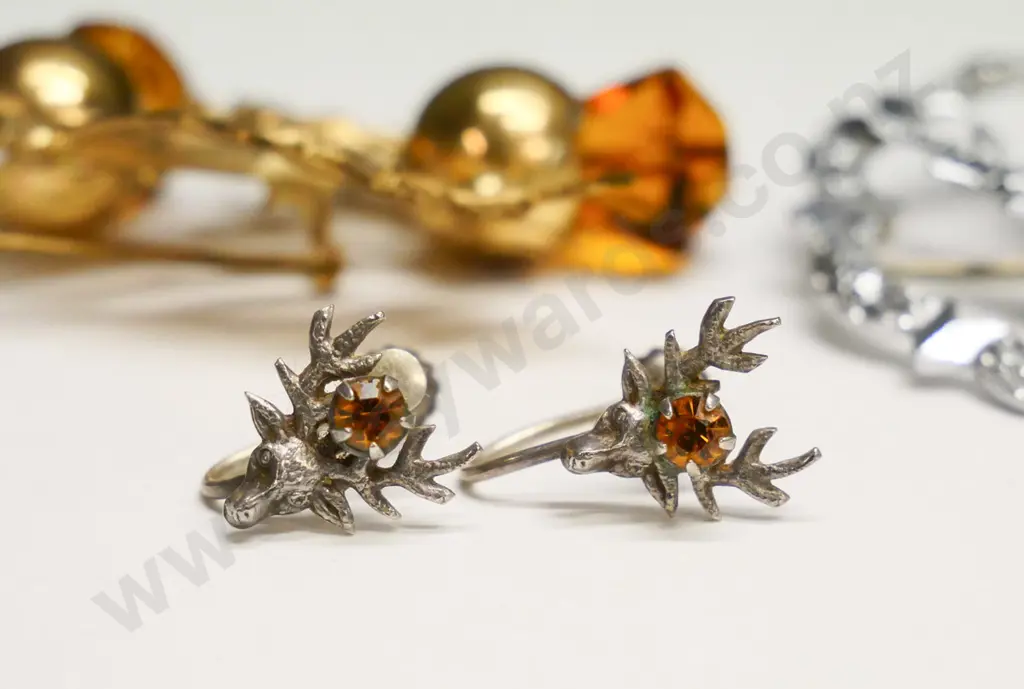 costume brooch & earring set & thistle brooch Image 1++