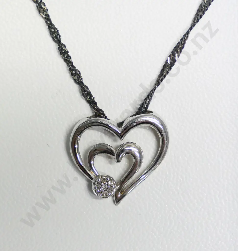 heart shaped necklace with diamante Image 1++