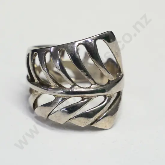 silver leaf cut out ring stamped 925
