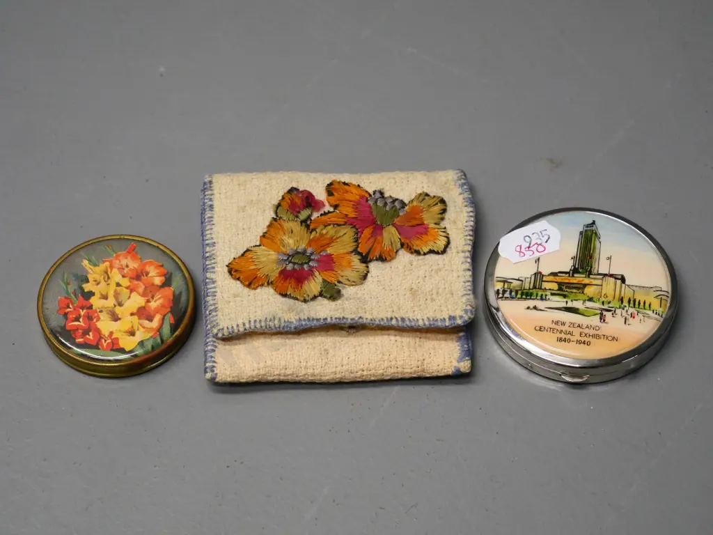 2 powder compacts NZ centennial exhibition 1840-1940[mirror cracked] & smaller 1 with gladiolis Image 1++