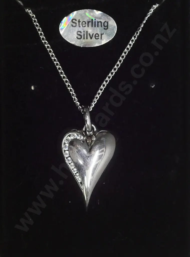 silver heart shaped pendant with cz stamped 925 Image 1++