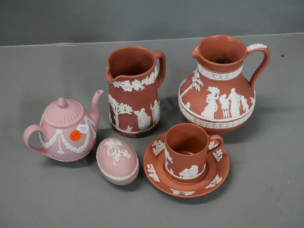 Wedgwood jasperware (not all are marked) - 3 pieces terracotta and 2 pink glaze - larger jug H-130 W-120 Image 1++