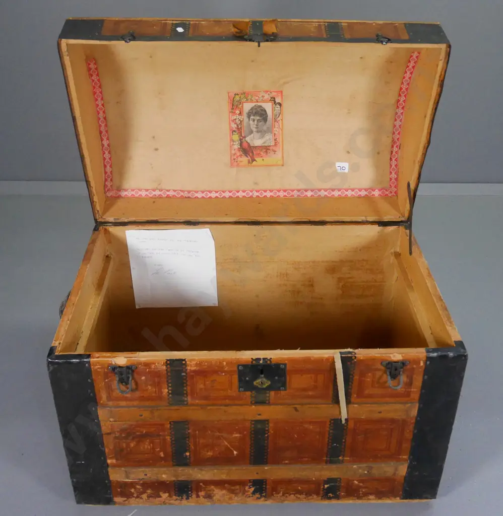 antique arch-top travel trunk with wood and metal strapping, missing 1 end and front handle H-620 W-780 D-480 Image 1++