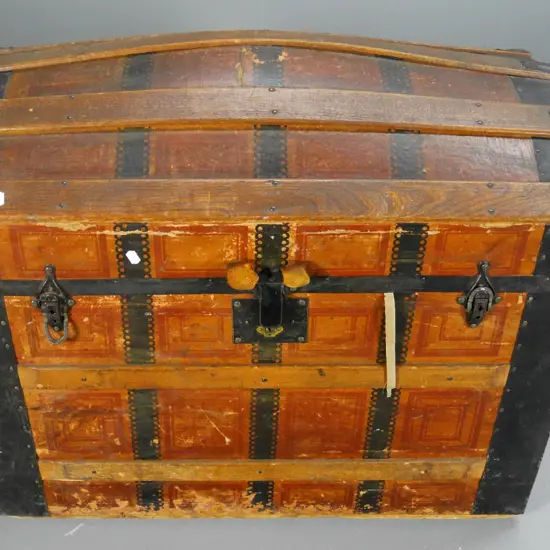 antique arch-top travel trunk with wood and metal strapping, missing 1 end and front handle H-620 W-780 D-480