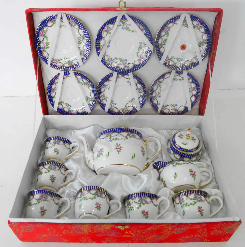 boxed presentation 15 piece tea set Image 1++