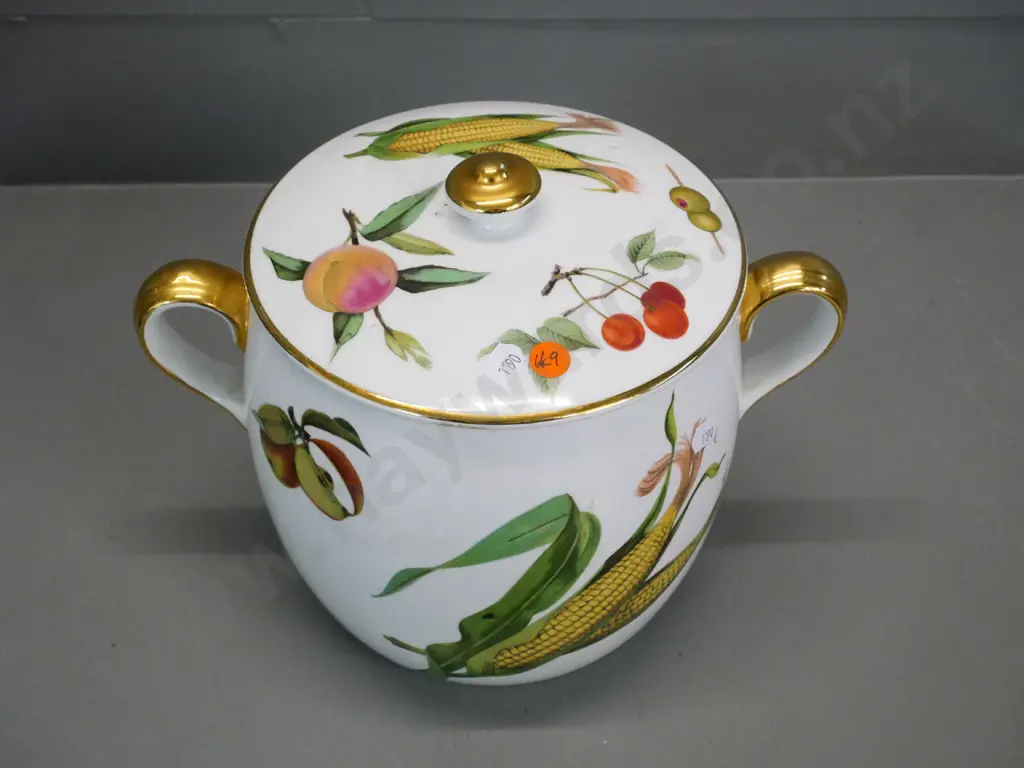 Royal Worcester Evesham round deep casserole H-220 Diameter 200 Image 1++